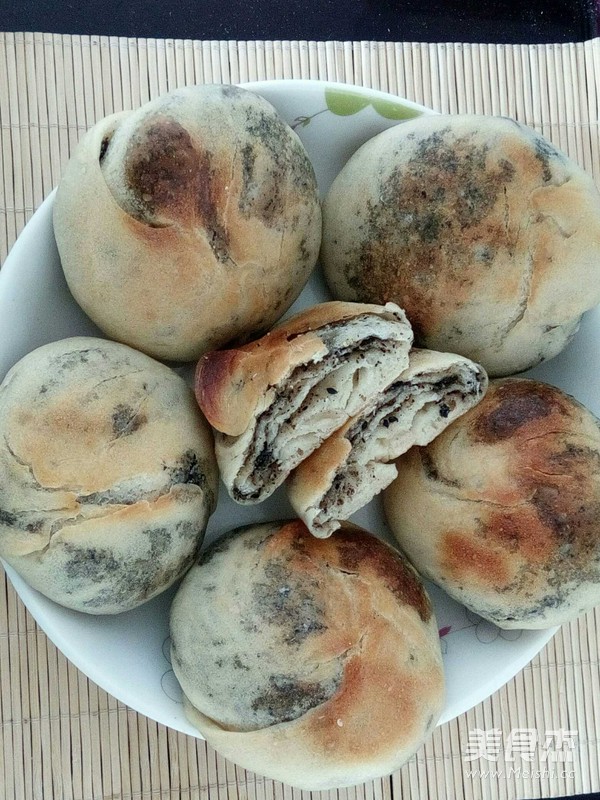 黑芝麻发面椒盐饼