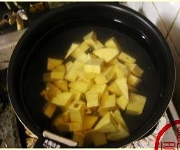 甜甜蜜蜜——桂花银耳番薯羹的做法