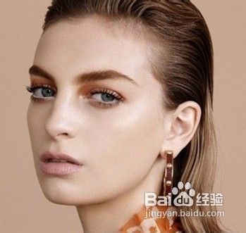 冬天皮肤干燥起皮怎么办认清保湿成分给面部补水