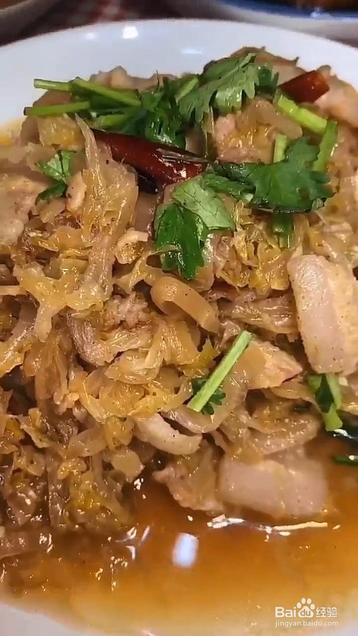 如何制作五花肉炒酸菜？