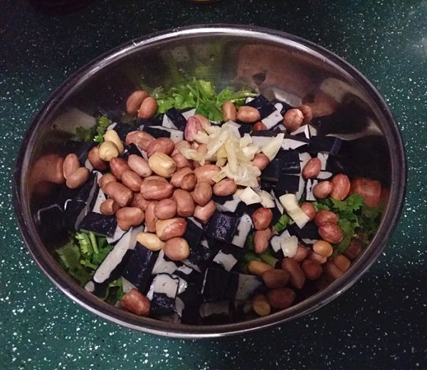 香菜臭干拌花生米
