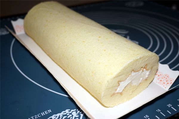 草莓奶油蛋糕卷