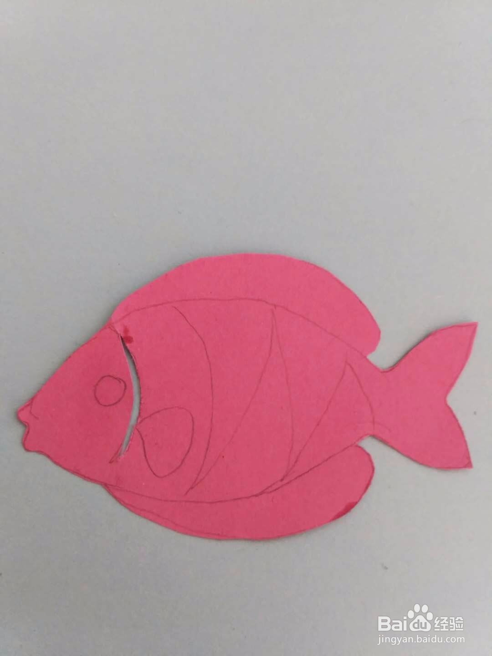 多妈亲子手工剪纸动物一条小鱼
