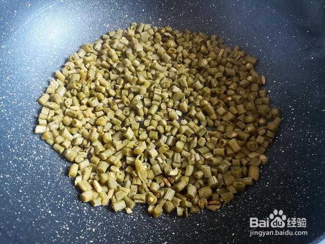 家庭自制酸豆角炒鸡杂