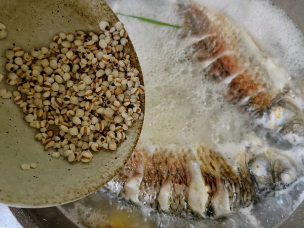 薏米山药鲫鱼汤