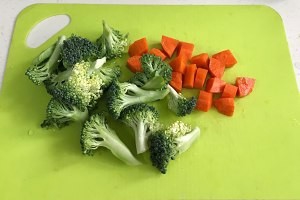 藜麦鸡胸肉时蔬沙拉的做法