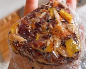 三文鱼糯米饭团的做法