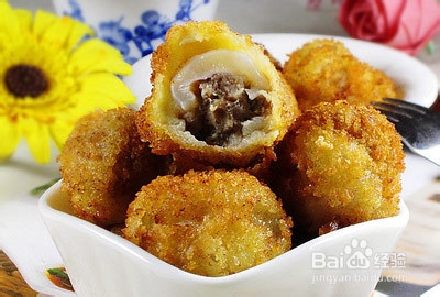 美味小吃香酥荔枝丸子