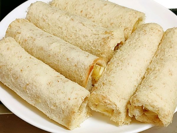 快手营养早餐香蕉吐司卷