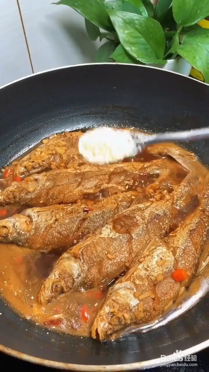 如何在家弄好吃美味的红烧小鲳鱼