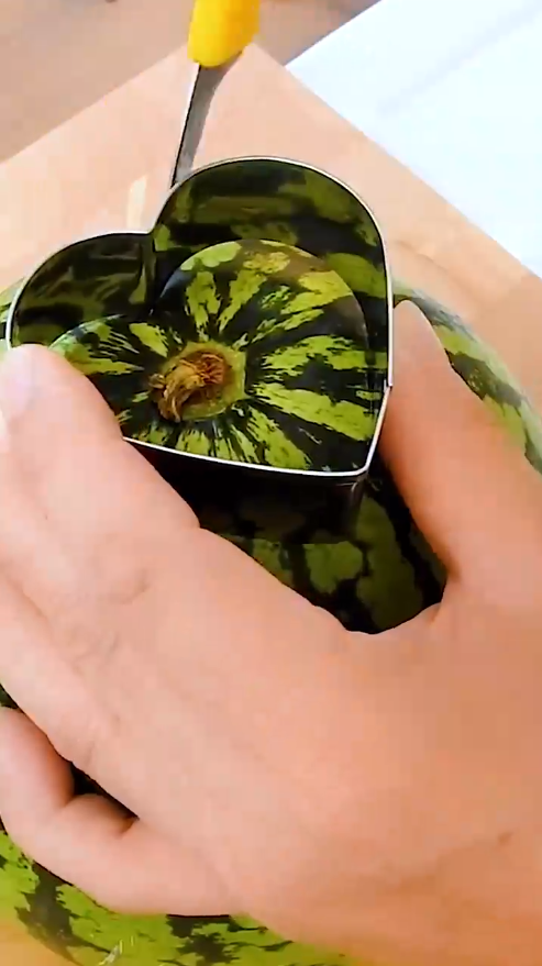 怎样做美味西瓜雕