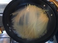 如何做出一份鲜美绝佳的墨鱼汁意面？