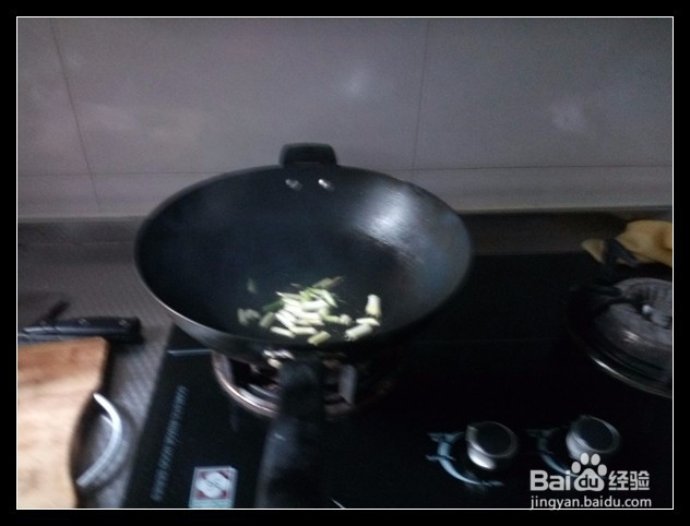 如何做家常小菜——牛肉丝炒胡萝卜