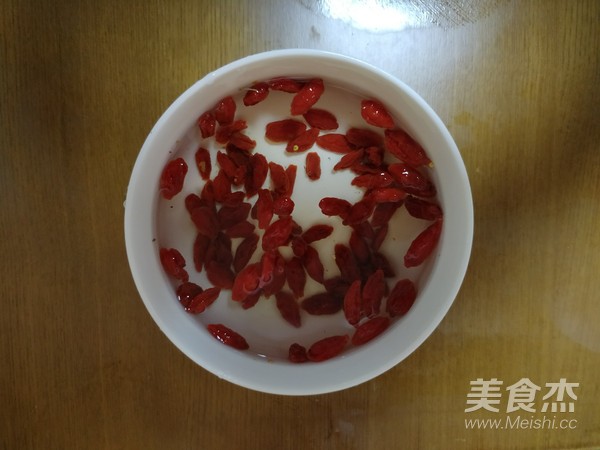玫瑰银耳羹的做法