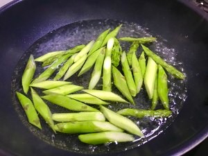 教你怎么做草菇芦笋炒肉片