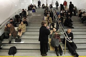 日本发生7.3级地震了！地震中逃生法则！