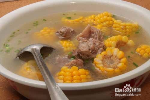 排骨炖玉米的做法