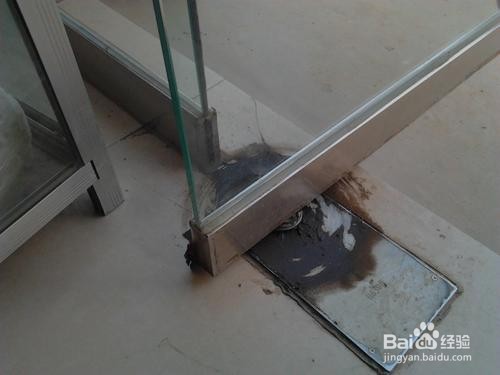 地弹门的地弹簧出现故障解决方法