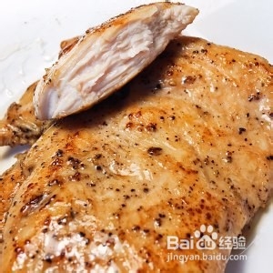 教你怎么做香煎鲜嫩多汁的黑椒鸡胸肉