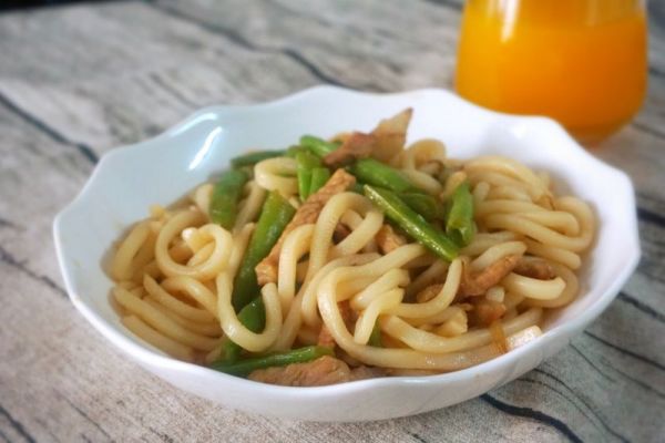 四季豆焖乌冬面
