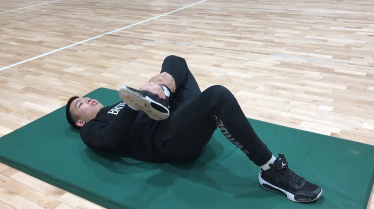 篮球运动后如何拉伸放松？