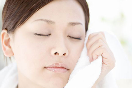 怎样给额头护肤