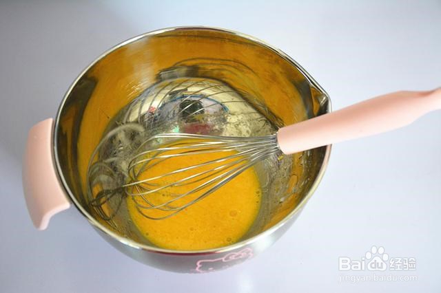 松软蓬松可妮兔纸杯蛋糕