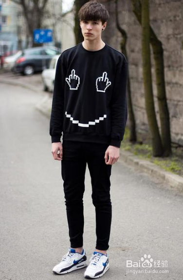 用不同的衣服来匹配你的运动鞋