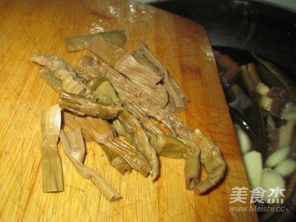 火腿片炖黄蟮