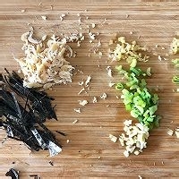 如何制作美味的鲜肉小馄饨?