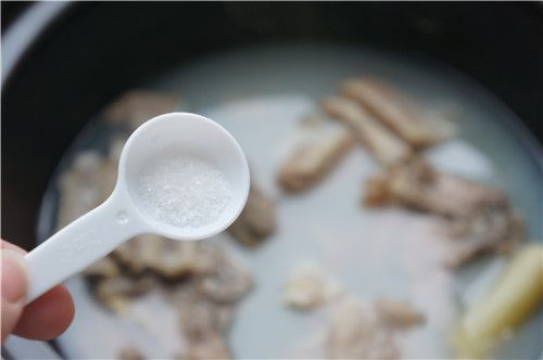 花生眉豆凤爪汤