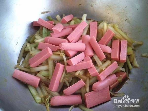 制作美味的火腿肠炒白菜