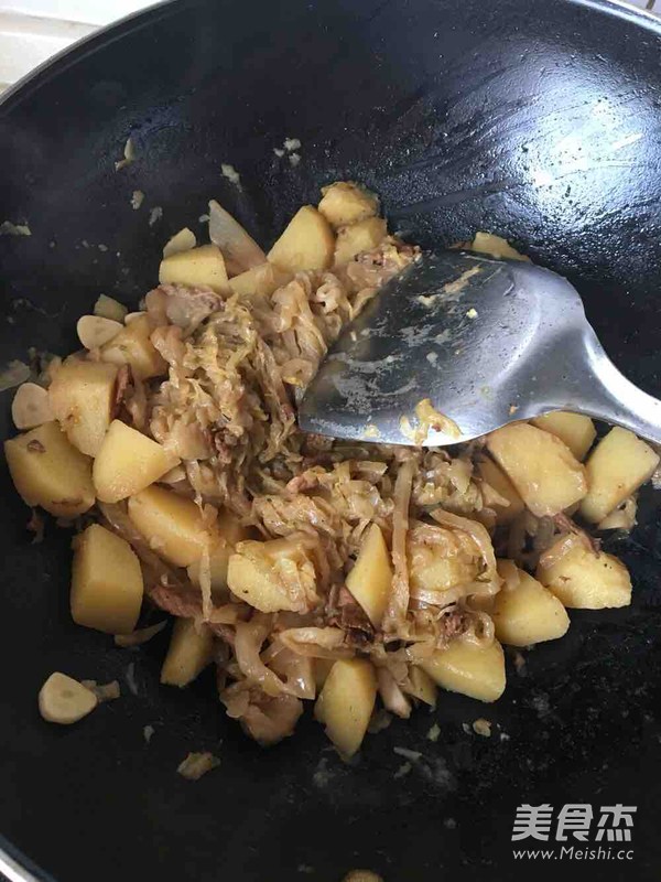 伊旗猪肉烩酸菜