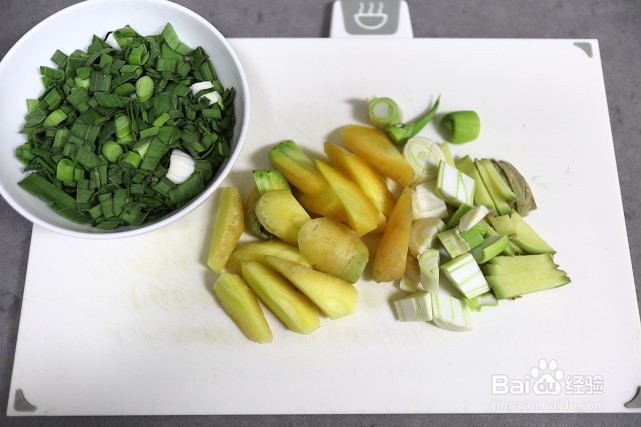 鲅鱼干豆腐煲的制作方法