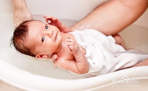 婴儿洗澡时的注意事项