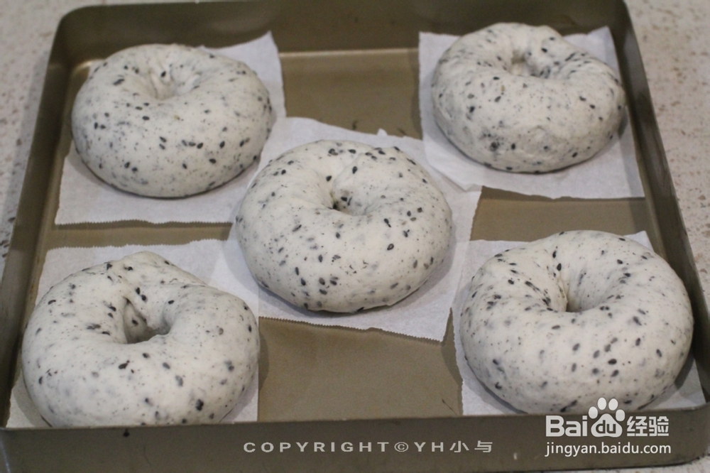 怎么吃都不腻的油黑芝麻贝果