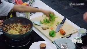 养生食补羊肉炒面的做法