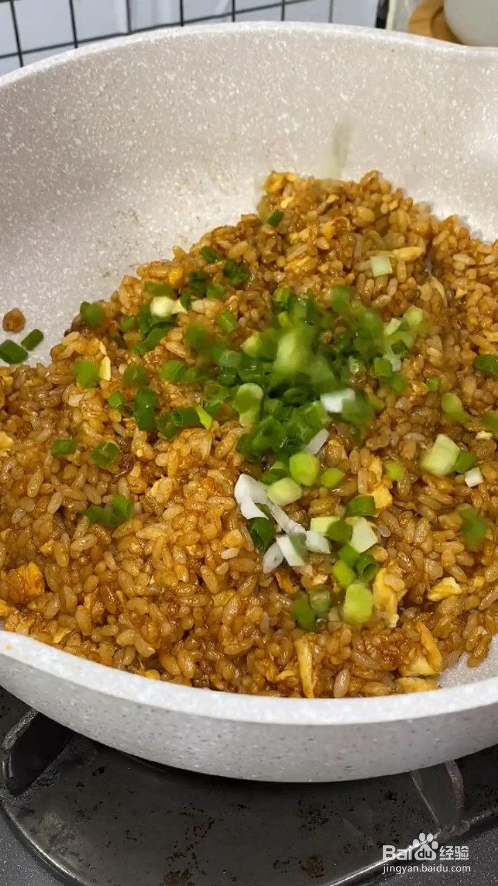 如何制作炒米饭