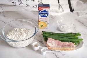 疫情期间适合做的奶香培根葱花馒头。