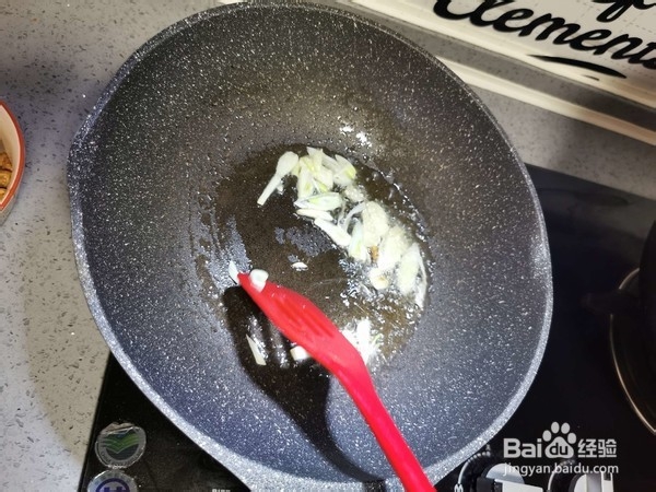 鸡胸肉炒芹菜的做法