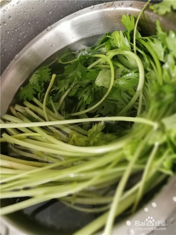 芹菜段拌猪肉丝