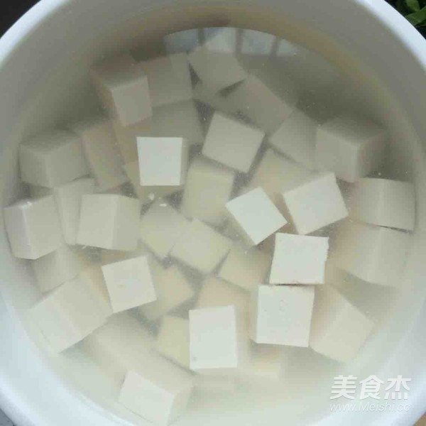 油面筋青菜豆腐汤