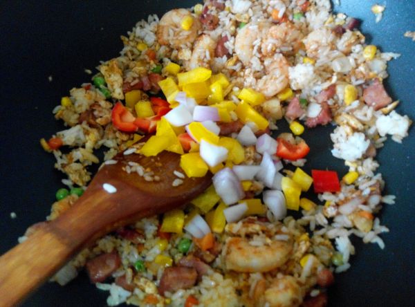 五彩虾球芝士焗饭