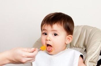 给宝宝喂饭要注意哪些技巧?