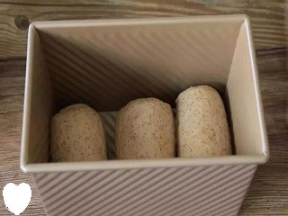 黑全麦红糖吐司怎么做