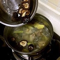 新手都会的香菇炖鸡汤