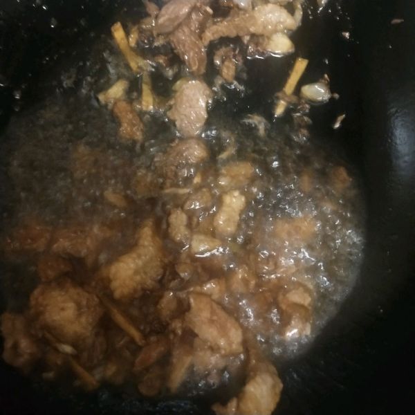 蒜薹肉片白玉菇