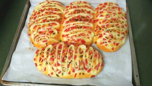 葱香火腿沙拉肉松面包