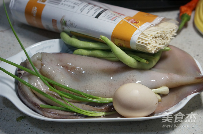 鱿鱼鸡蛋汤面
