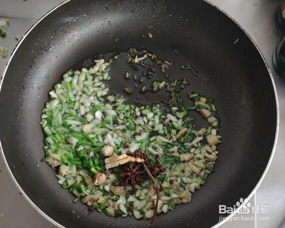 赞不绝口的铁锅炖大鹅